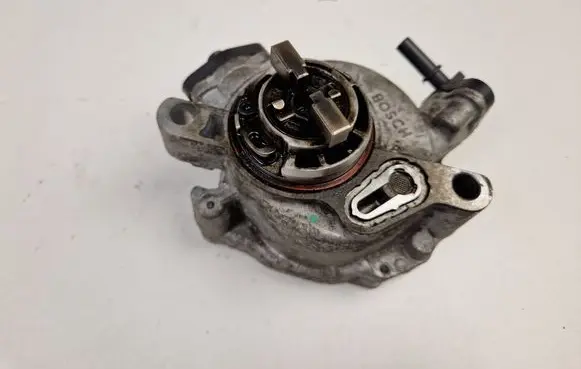 Citroen DS3 Vacuum pump 9804021880