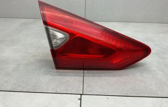 Nissan Pulsar Tailgate rear/tail lights 