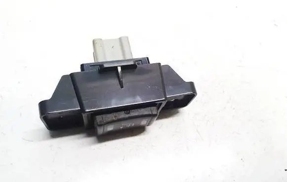 Nissan Leaf I (ZE0) Seat heating switch 689tc3nl0a 160815204