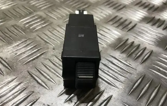 Mitsubishi Carisma Headlight level height control switch lk04001000 mr114337