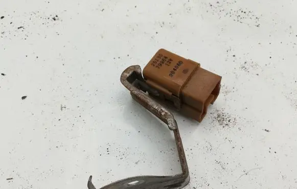 Nissan Primera Other relay 25230 79964 20406D