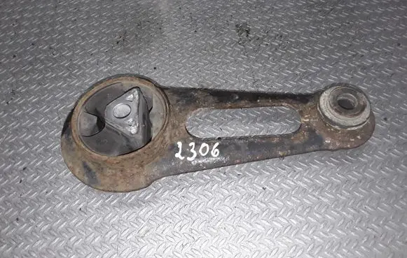 Nissan Micra Engine mount bracket