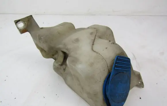 Volkswagen Golf IV Windshield washer fluid reservoir/tank 