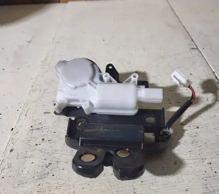 Mazda 6 Loading door lock 