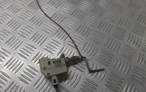 Audi A6 S6 C5 4B Soft lock spindle drive 3B0959781