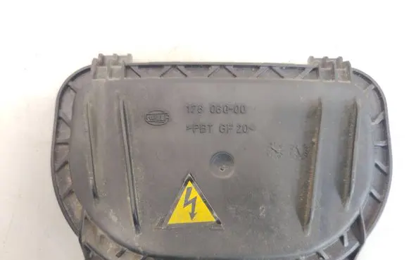 Audi A6 S6 C7 4G Headlight/headlamp dust cover 17606000
