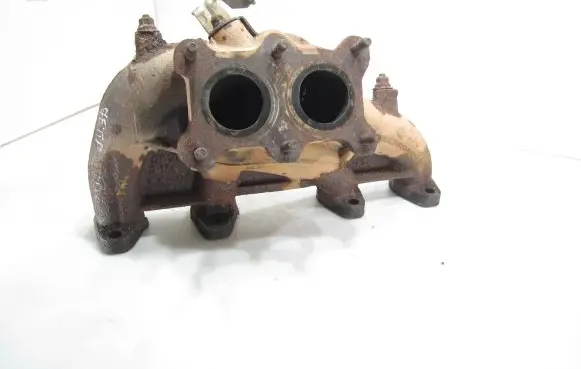Volkswagen Jetta II Exhaust manifold 06A253033P
