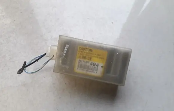Mitsubishi Lancer Airbag deployment crash/impact sensor mr587494