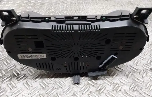 Opel Insignia A Speedometer (instrument cluster)