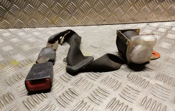 Lexus IS 200-300 Middle seatbelt (rear) 7E9110