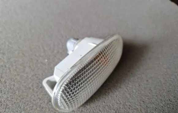 Mitsubishi L200 Front fender indicator light