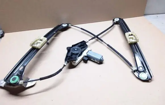 Volkswagen Golf VII Front door window regulator with motor 5G4837461H