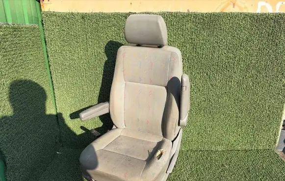 Volkswagen Transporter - Caravelle T5 Front driver seat 7H0881201