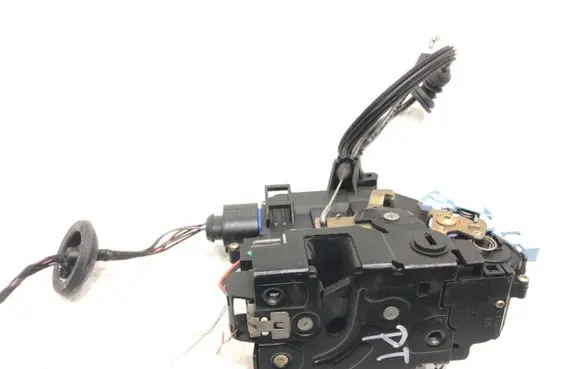 Skoda Octavia Mk2 (1Z) Rear door lock 7L0839016