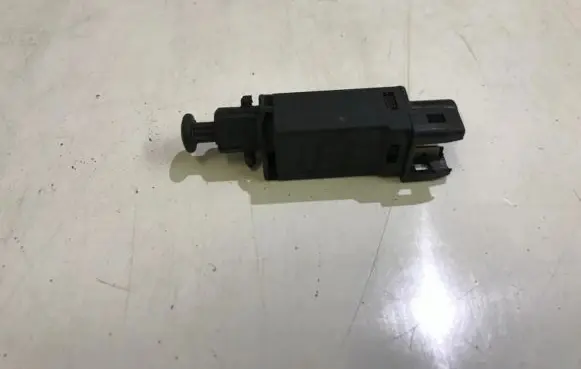 Volkswagen PASSAT B3 Brake pedal sensor switch 191945515