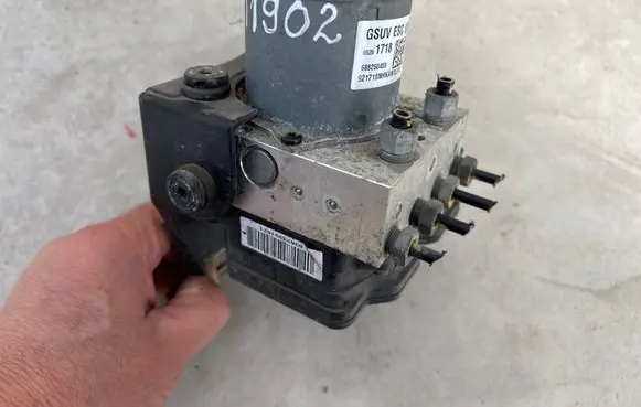 Opel Mokka ABS Pump 95281718 688250455