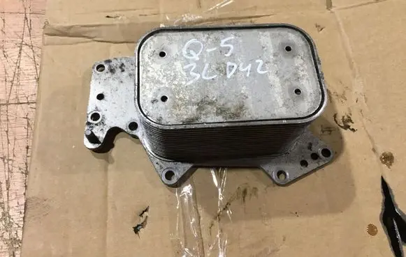 Audi Q5 SQ5 Engine oil radiator 059117021K
