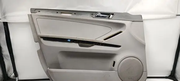 Mercedes-Benz ML W164 Front door card panel trim A1647201370