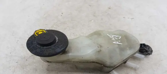Toyota Avensis Verso Brake fluid reservoir NOCODE