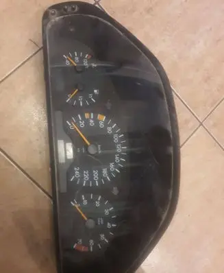 Speedometer (instrument cluster)