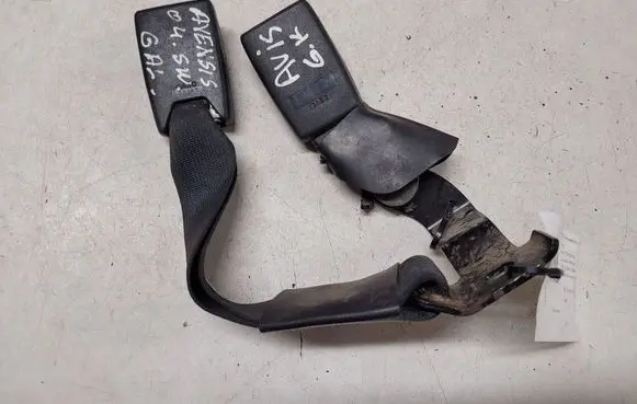 Toyota Avensis T250 Middle seatbelt buckle (rear) 102387