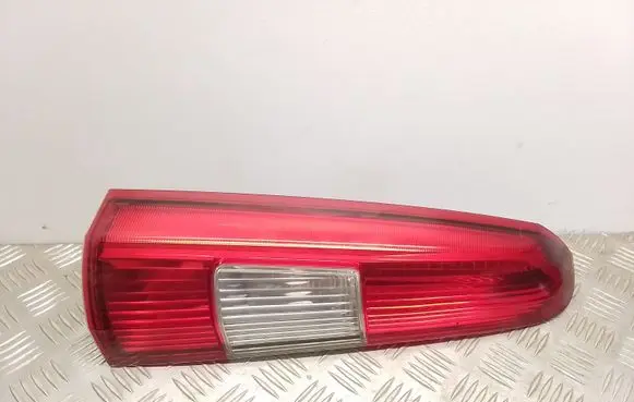 Volvo V70 Rear/tail lights 9154493