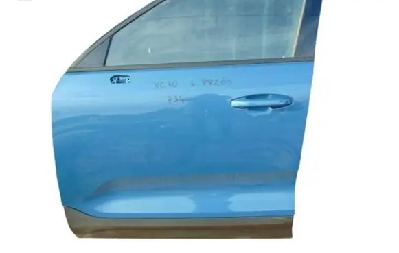 Volvo XC40 Front door