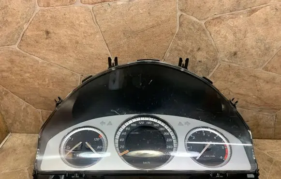 Mercedes-Benz C W204 Speedometer (instrument cluster) A2045401948