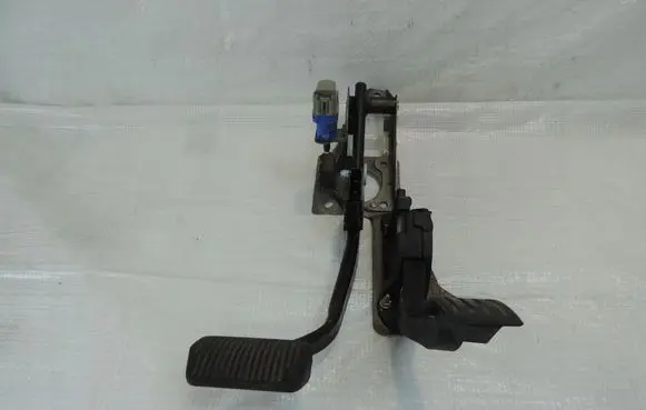 Ford Kuga II Pedal assembly AV612467GA