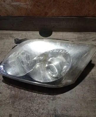 Toyota Avensis T250 Headlight/headlamp