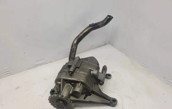 Mercedes-Benz E W211 Oil pump R6461810101