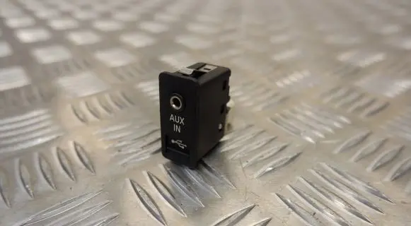 BMW 5 F10 F11 AUX in-socket connector 9129651