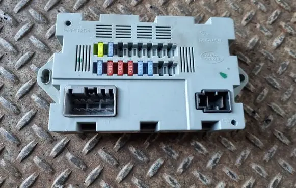 Jaguar XE Fuse module CPLA14Q073AA