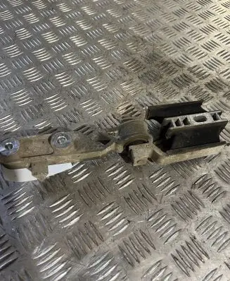 Volvo XC90 Engine mount bracket 31330594
