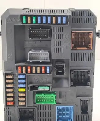 Peugeot 308 Fuse module 9807054180 E1111754 22661F01