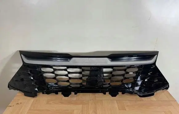 KIA Sportage Front bumper upper radiator grill
