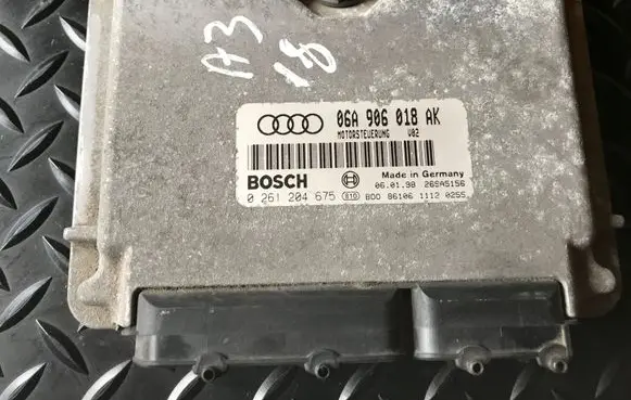 Audi A3 S3 8L Engine control unit/module 06A906018AK 0261204675 26SA5156