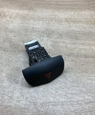 Nissan X-Trail T30 Hazard light switch 06016
