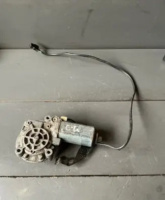 Audi A6 S6 C4 4A Front door window regulator motor 4a0959801