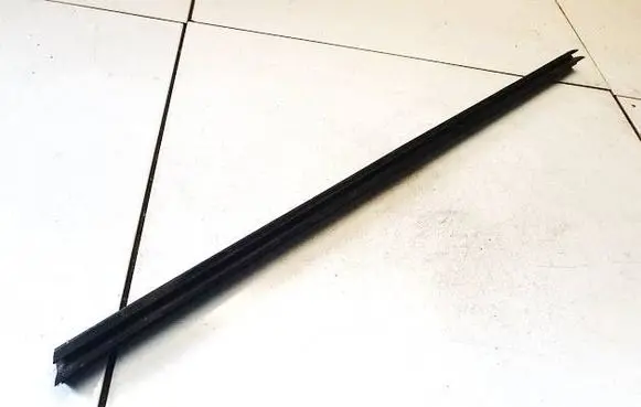 Opel Astra H Front door glass trim molding