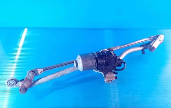 Audi A4 S4 B7 8E 8H Front wiper linkage and motor 8E1955119 0390241509