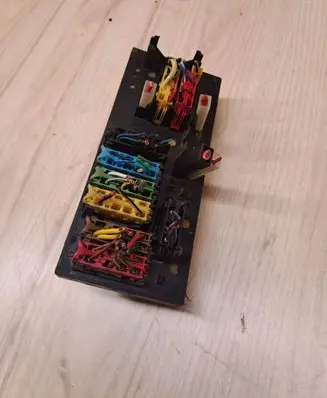 Audi 80 90 B3 Fuse module 443941822B 2284
