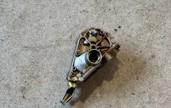 BMW M3 F80 Oil pump 7846388 8011851