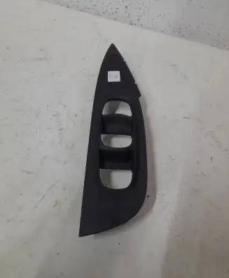 Nissan Qashqai Front door window switch trim 80961