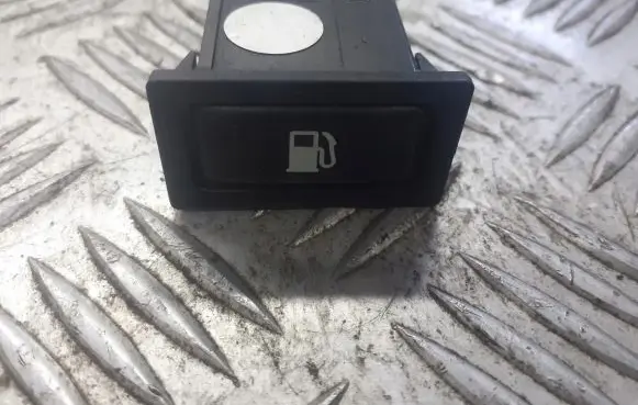 Toyota Avensis T250 Fuel tank opening switch 156795