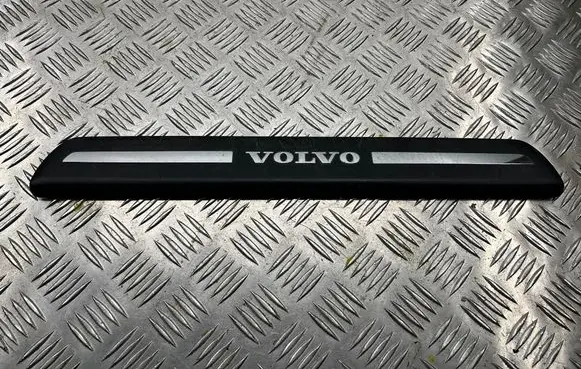 Front sill trim cover