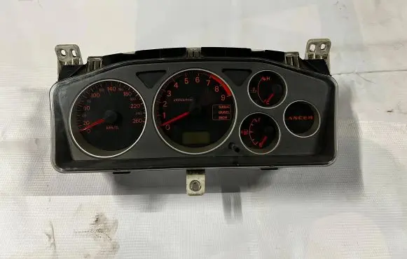Mitsubishi Lancer Evolution Speedometer (instrument cluster) 8100A425