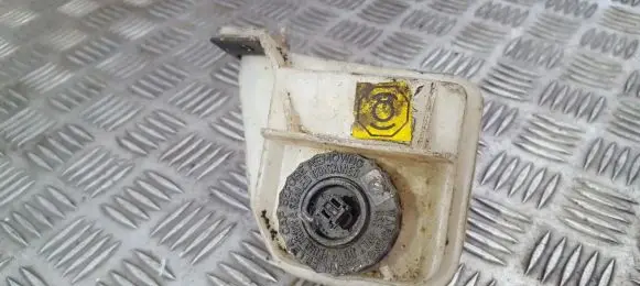 Brake fluid reservoir