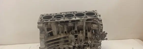 Volvo XC70 Engine block 30777125