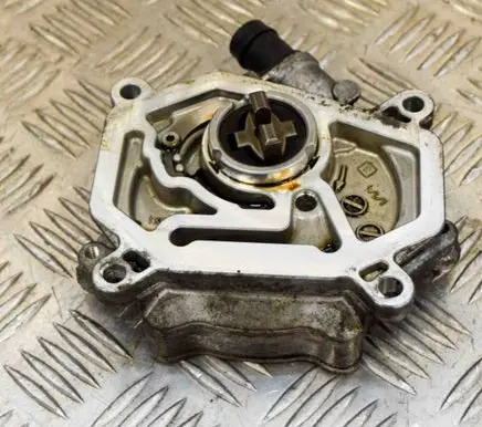 Mercedes-Benz CLA C117 X117 W117 Vacuum pump A2702300365